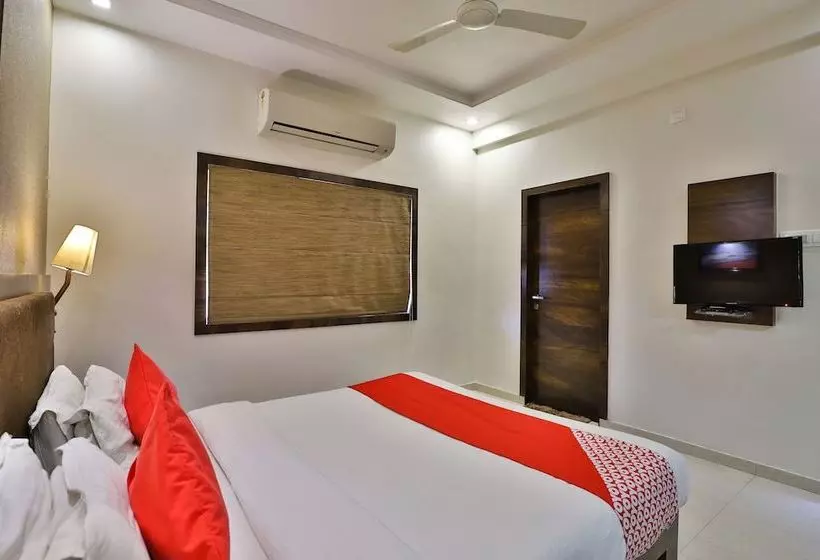 ホテル Radhe By Oyo Rooms