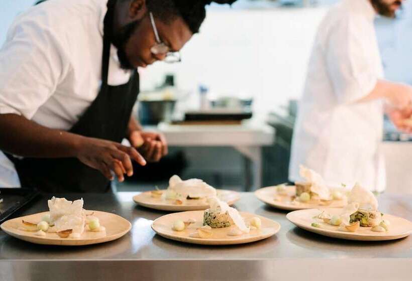 Отель Tanda Tula Safari Camp