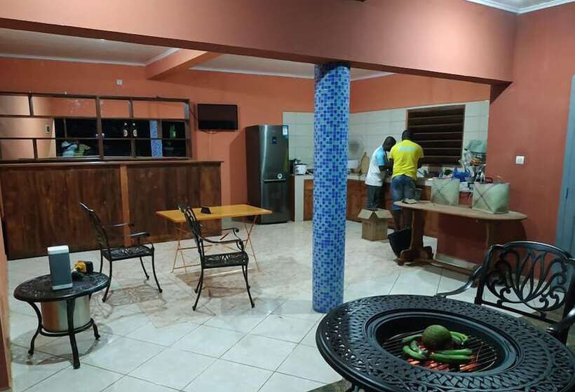 هتل Hôtel Golden House