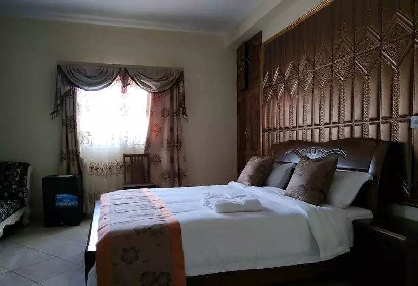 هتل Hôtel Golden House