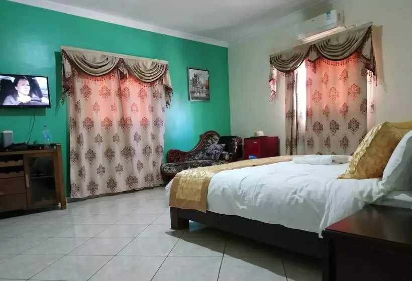 هتل Hôtel Golden House