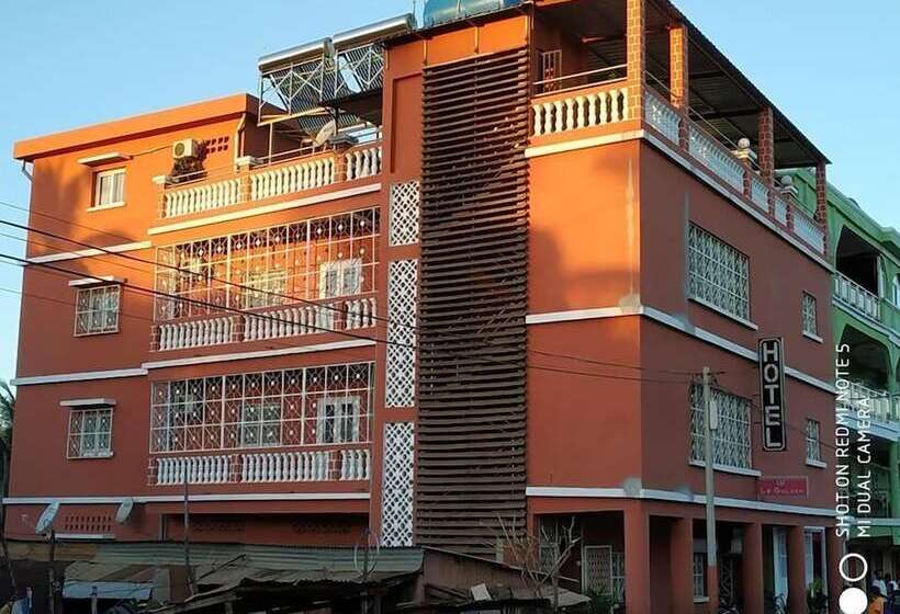 هتل Hôtel Golden House