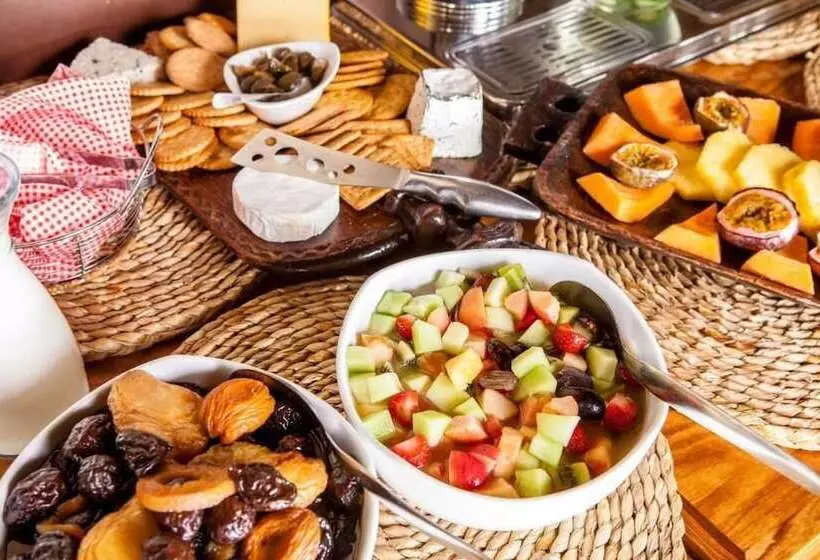 هتل Manong Game Lodge