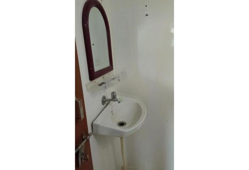 Отель Budget Rooms On Vip Road