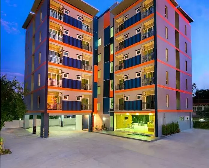 ホテル Thawan Apartment