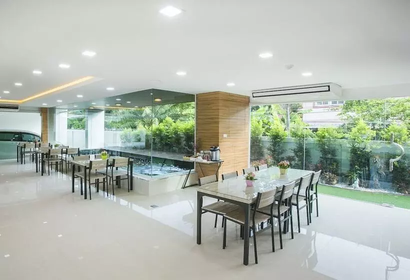 ホテル Thawan Apartment