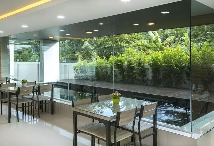 ホテル Thawan Apartment