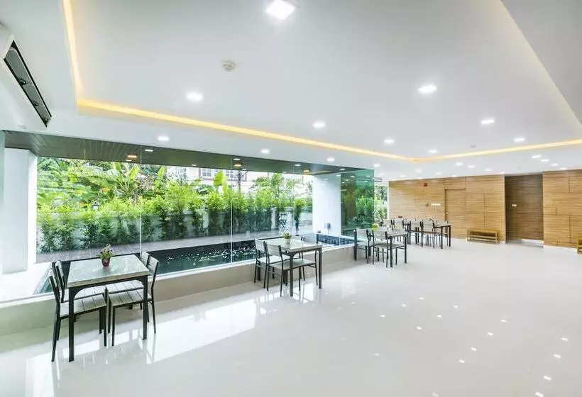 ホテル Thawan Apartment