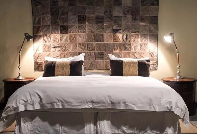 Hotelli Izapa Bush And Game Lodge