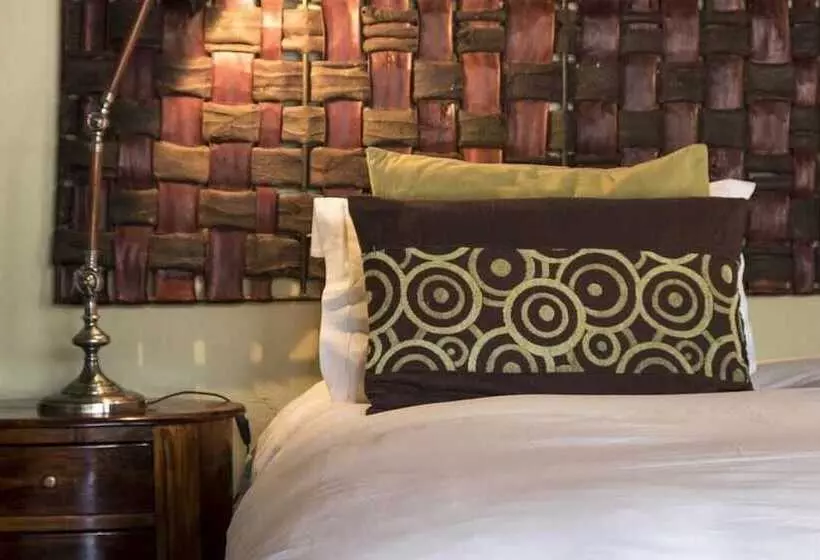 Hotelli Izapa Bush And Game Lodge