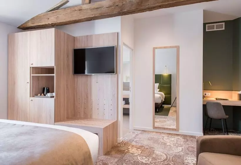 Hotelli Logis Hôtel Le Tilia