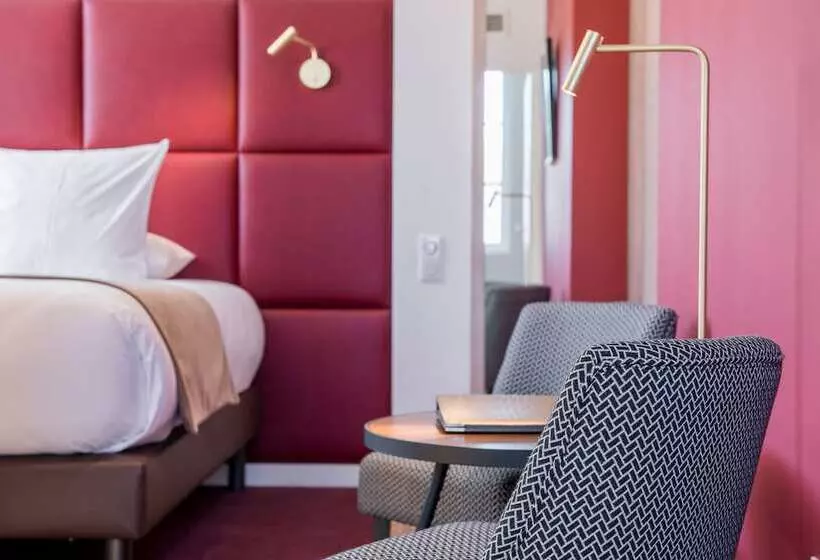 Hotelli Logis Hôtel Le Tilia