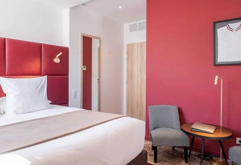 Hotelli Logis Hôtel Le Tilia