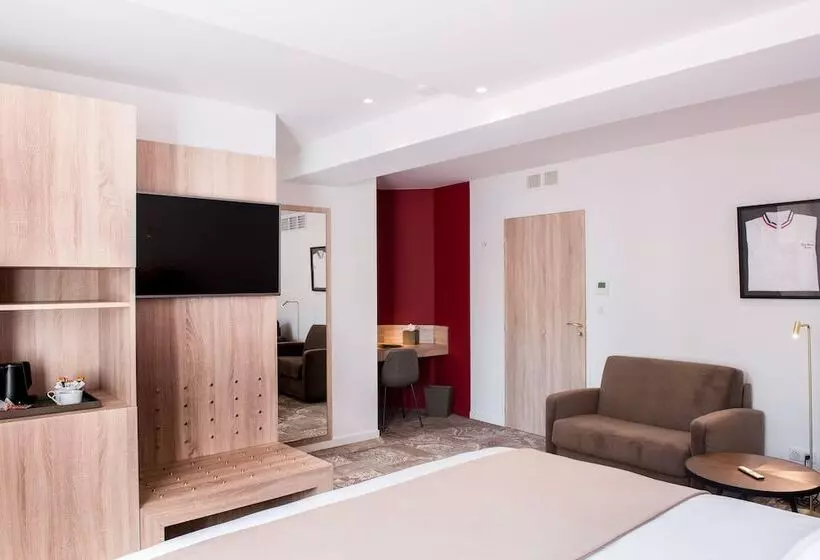 Hotelli Logis Hôtel Le Tilia