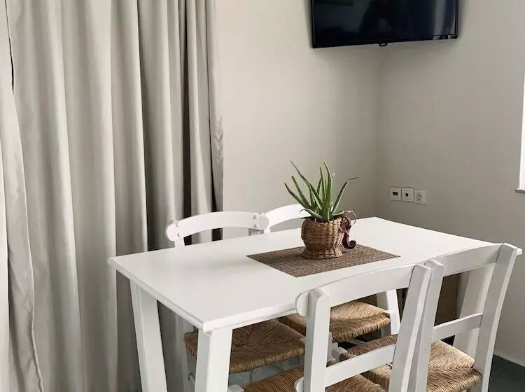 Maistrali Sea View Apartments