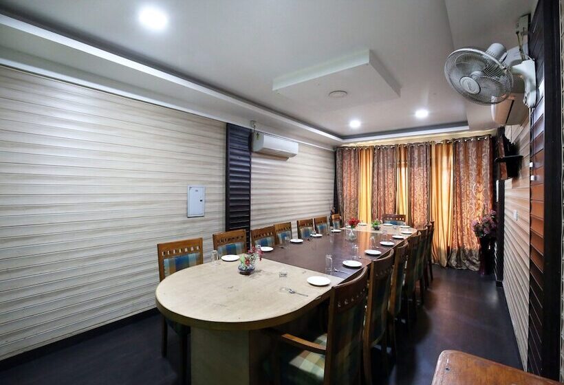 Oyo 1732 Hotel The Days Inn