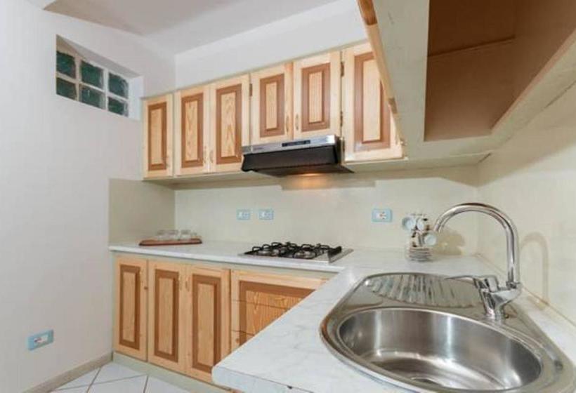 پانسیون Holiday B&b