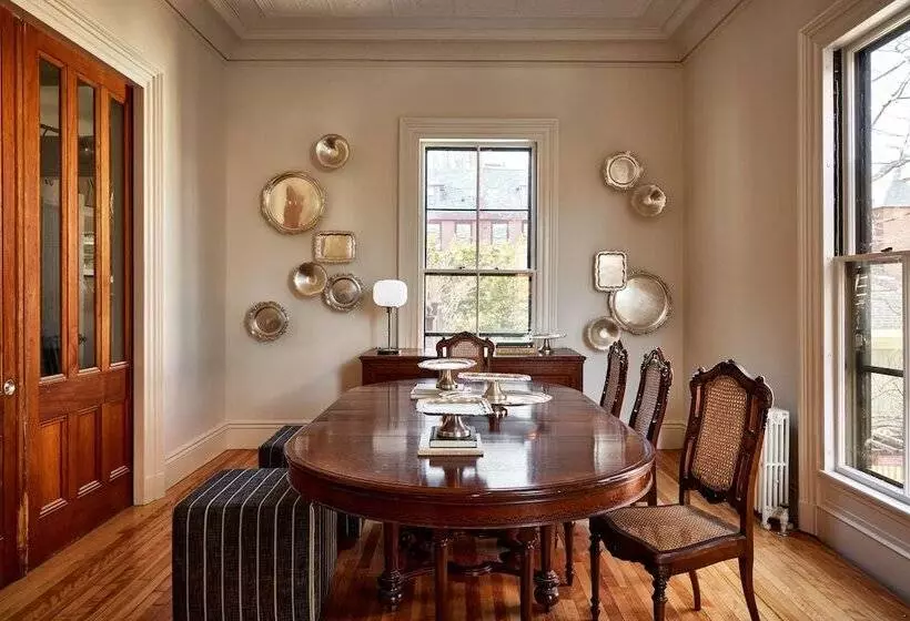 Hotelli Blind Tiger Portland   Carleton Street