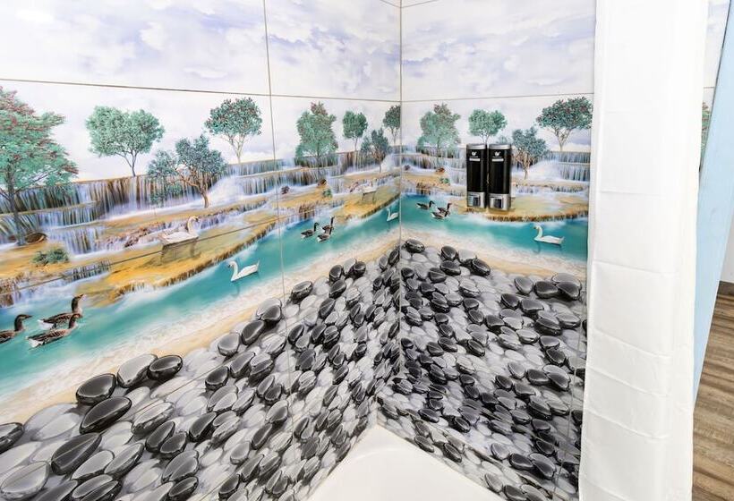 هتل One Life Studios