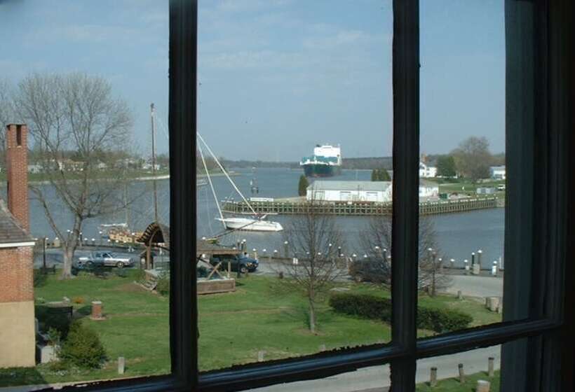 فندق Inn At The Canal Bed & Breakfast