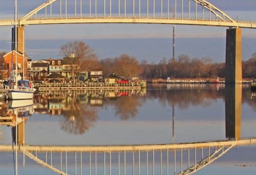 فندق Inn At The Canal Bed & Breakfast