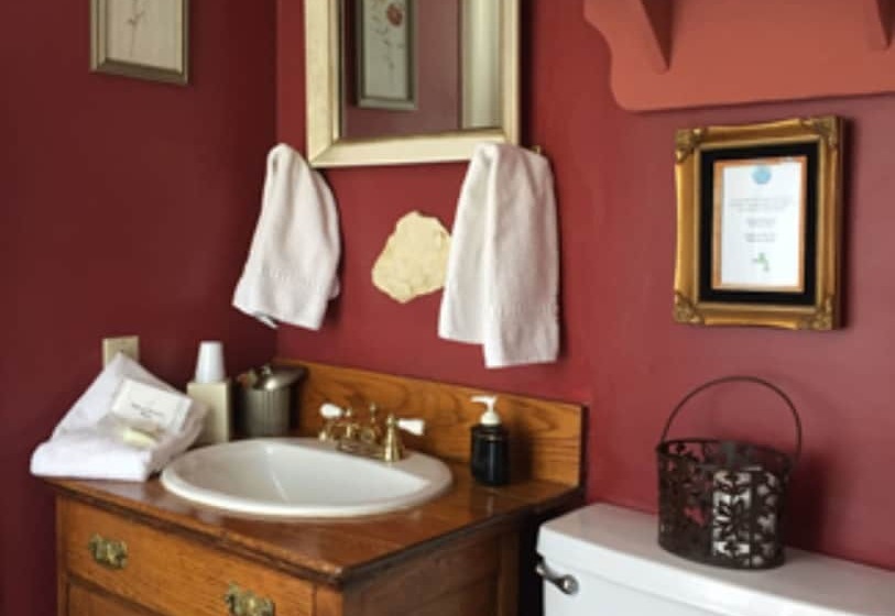 فندق Inn At The Canal Bed & Breakfast