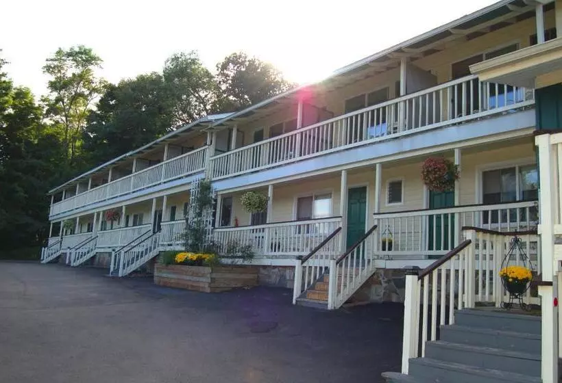 בית מלון כפרי Inn On The Hill