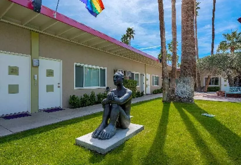 Hotelli Inndulge    A Modern Gay Men S Resort