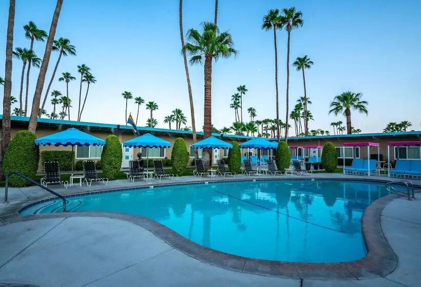 Hotelli Inndulge    A Modern Gay Men S Resort