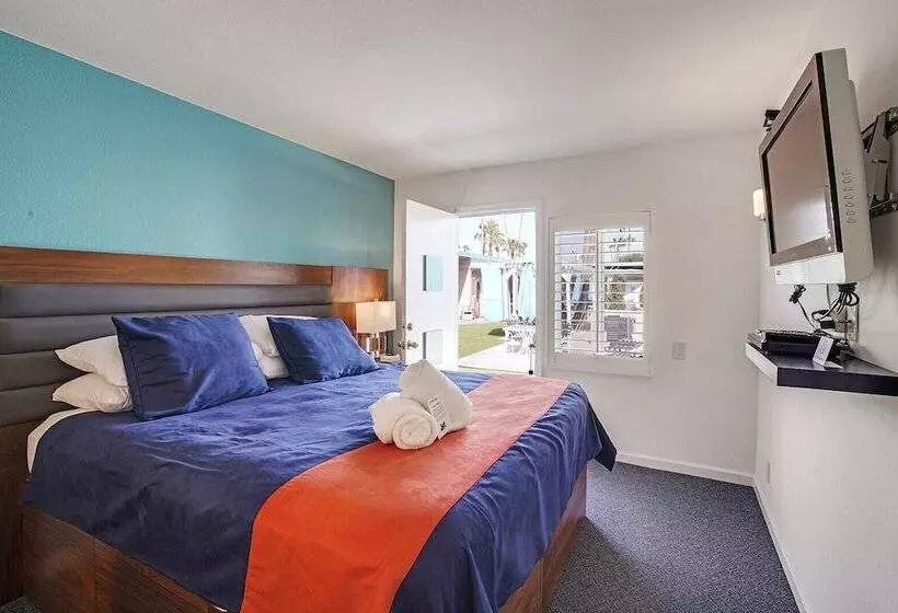 Hotelli Inndulge    A Modern Gay Men S Resort