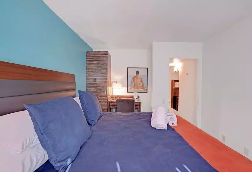 Hotelli Inndulge    A Modern Gay Men S Resort