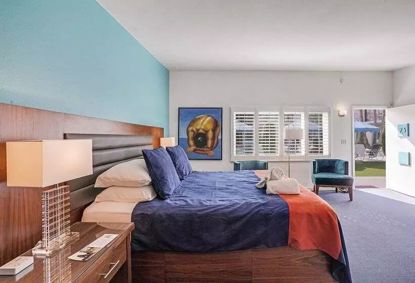 Hotelli Inndulge    A Modern Gay Men S Resort