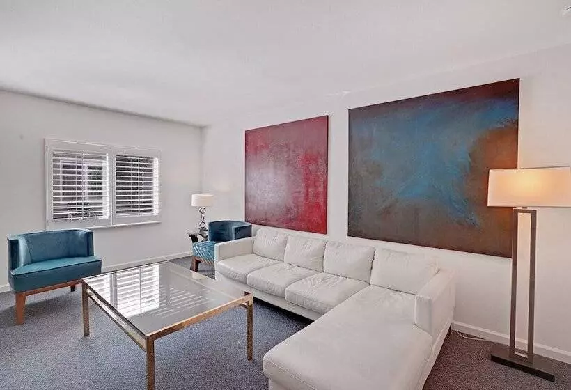 Hotelli Inndulge    A Modern Gay Men S Resort