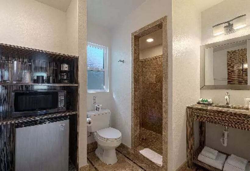 Hotelli Inndulge    A Modern Gay Men S Resort