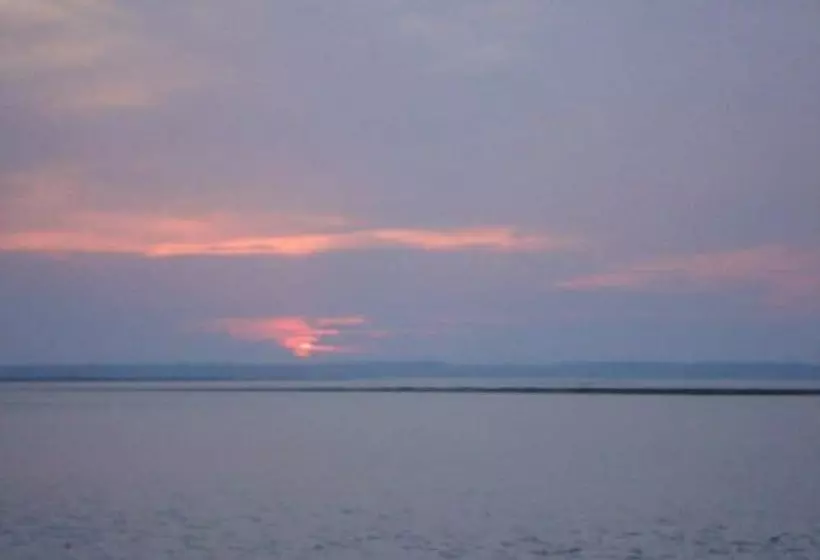 فندق Island Resort