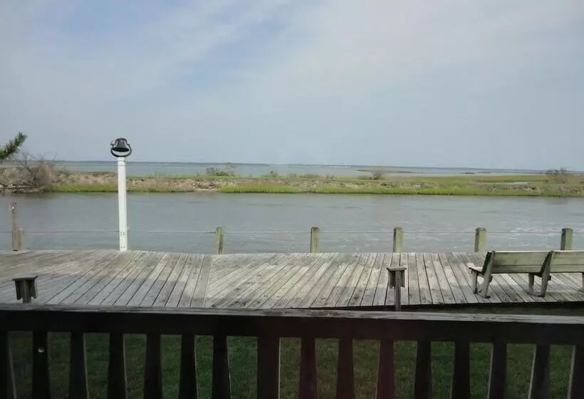 فندق Island Resort