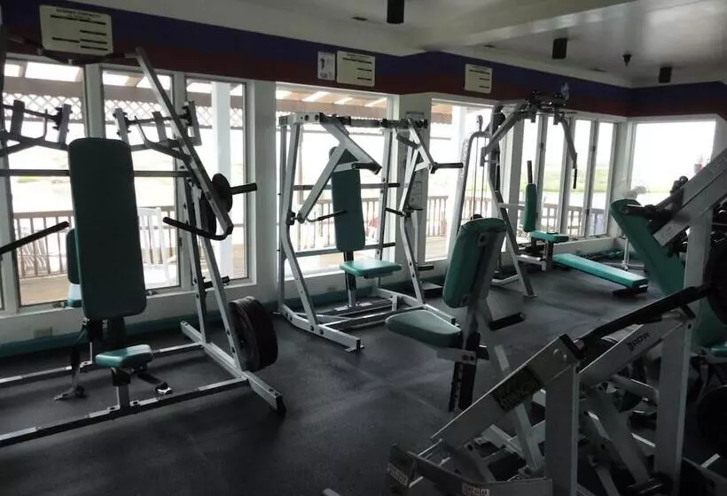 فندق Island Resort