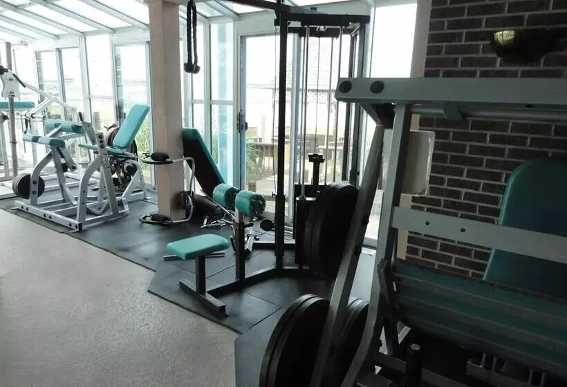 فندق Island Resort