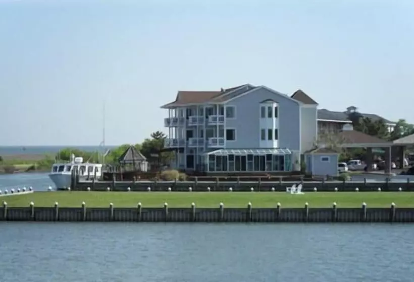 فندق Island Resort