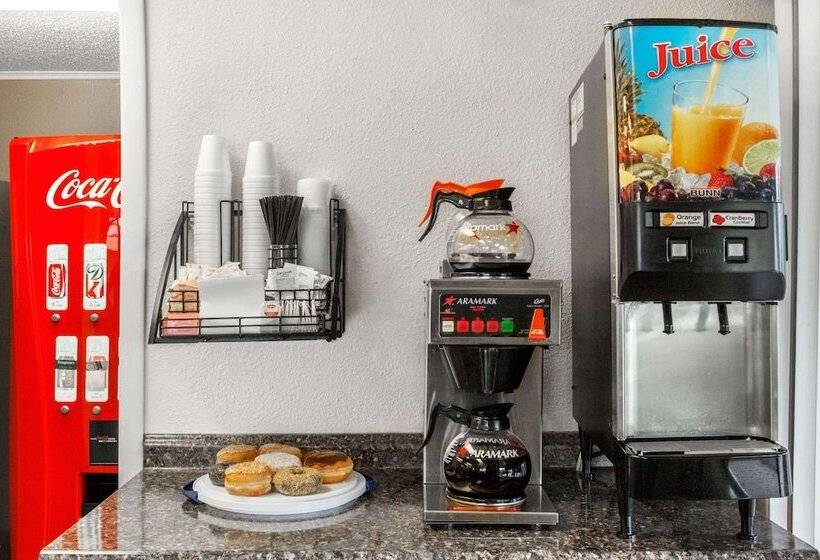 Отель Knights Inn Pittston