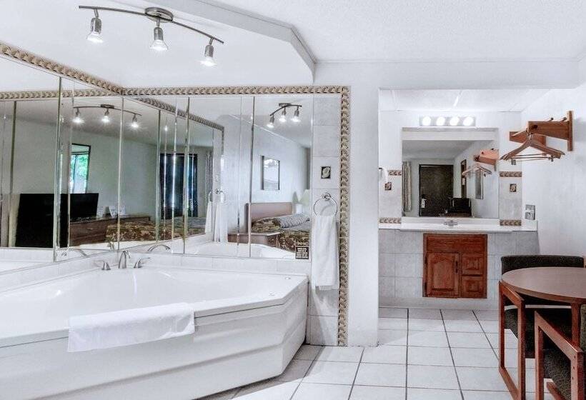 Отель Knights Inn Pittston