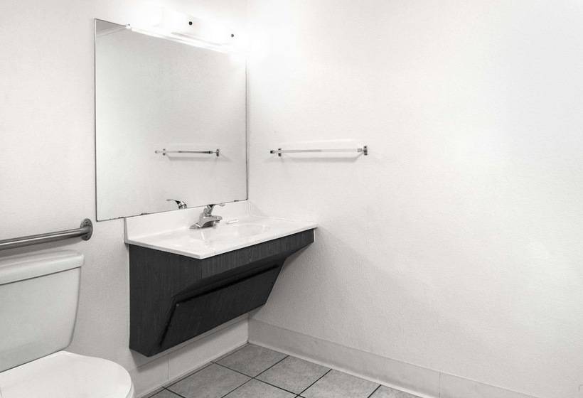 Отель Knights Inn Pittston