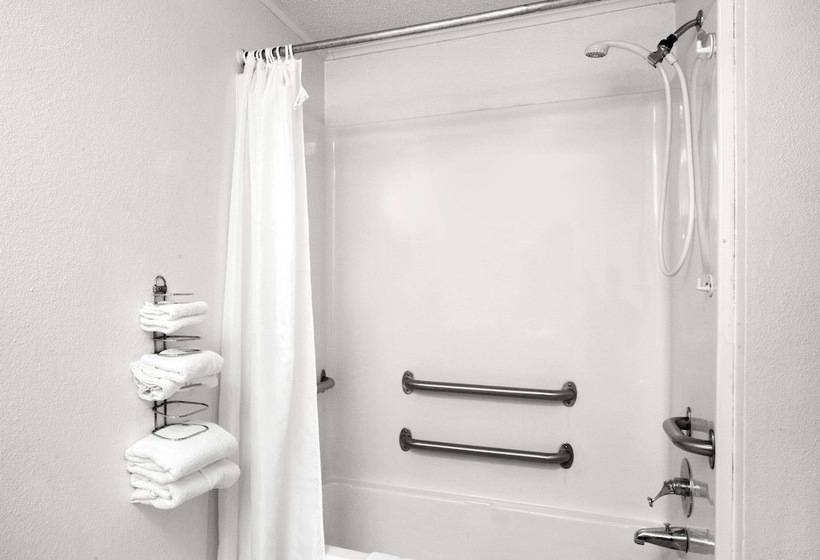 Отель Knights Inn Pittston