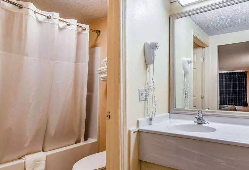 בית מלון כפרי Rodeway Inn