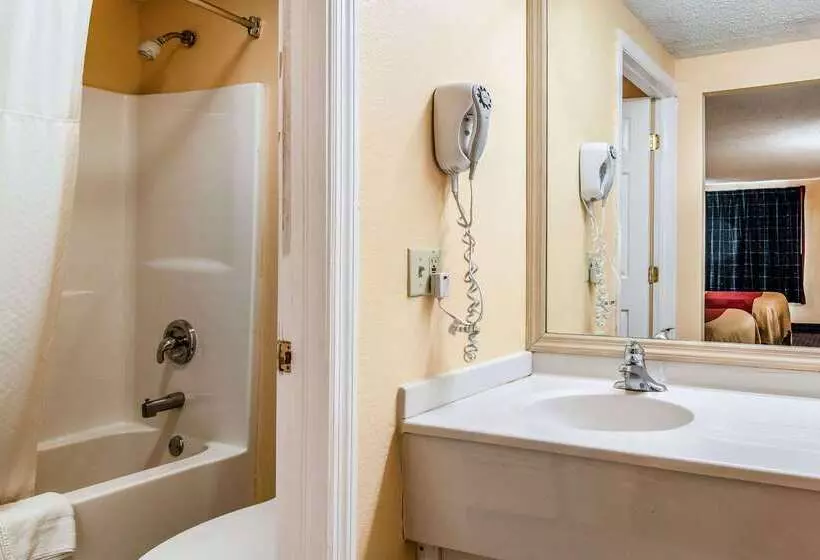 בית מלון כפרי Rodeway Inn