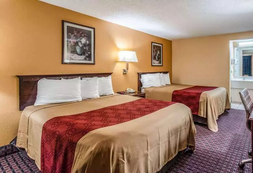 בית מלון כפרי Rodeway Inn