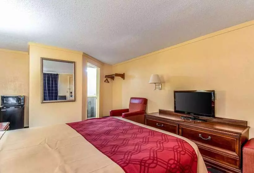 בית מלון כפרי Rodeway Inn