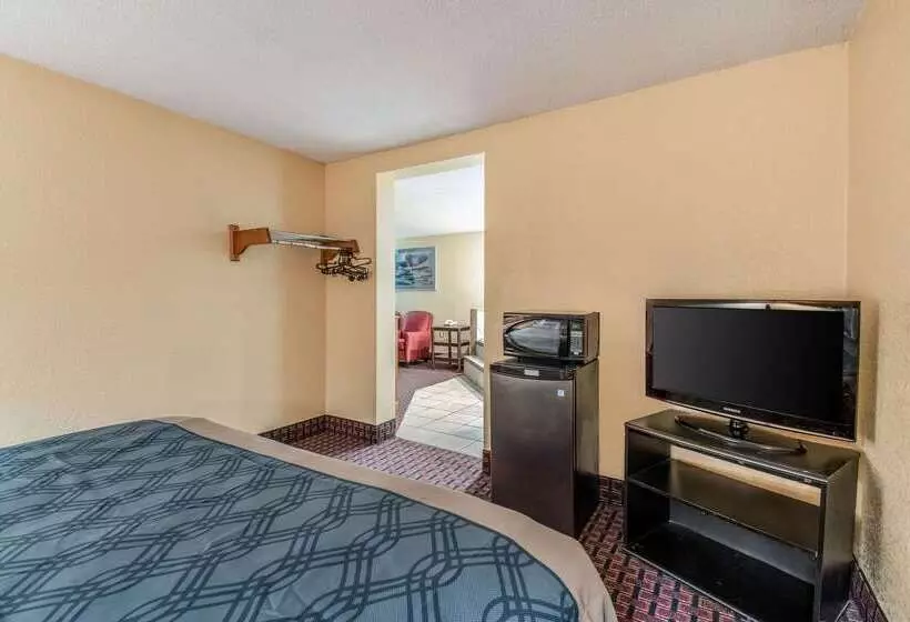 בית מלון כפרי Rodeway Inn