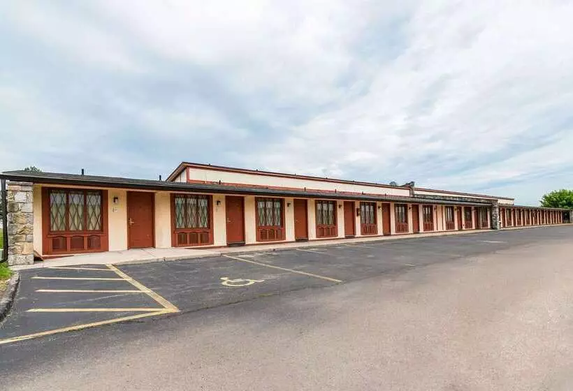 בית מלון כפרי Rodeway Inn