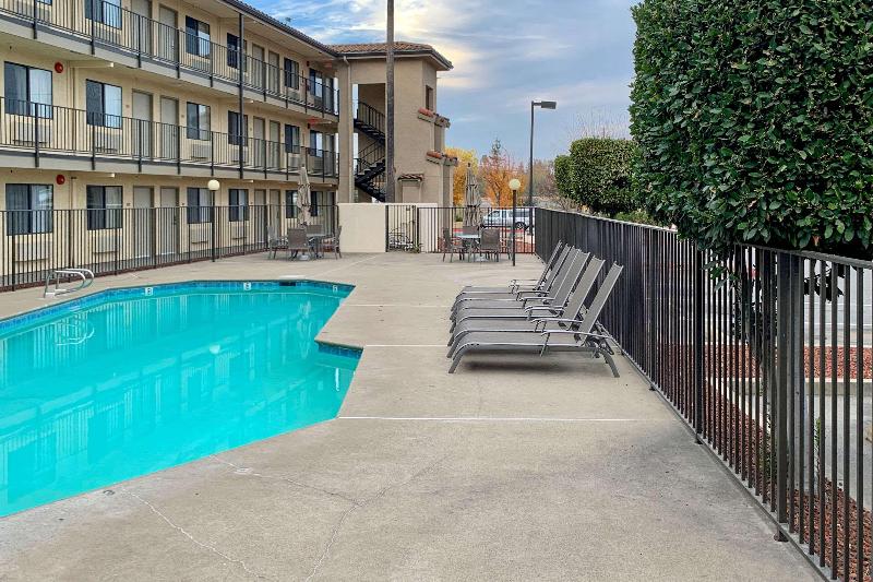 هتل Rodeway Inn Sacramentouniversity Area